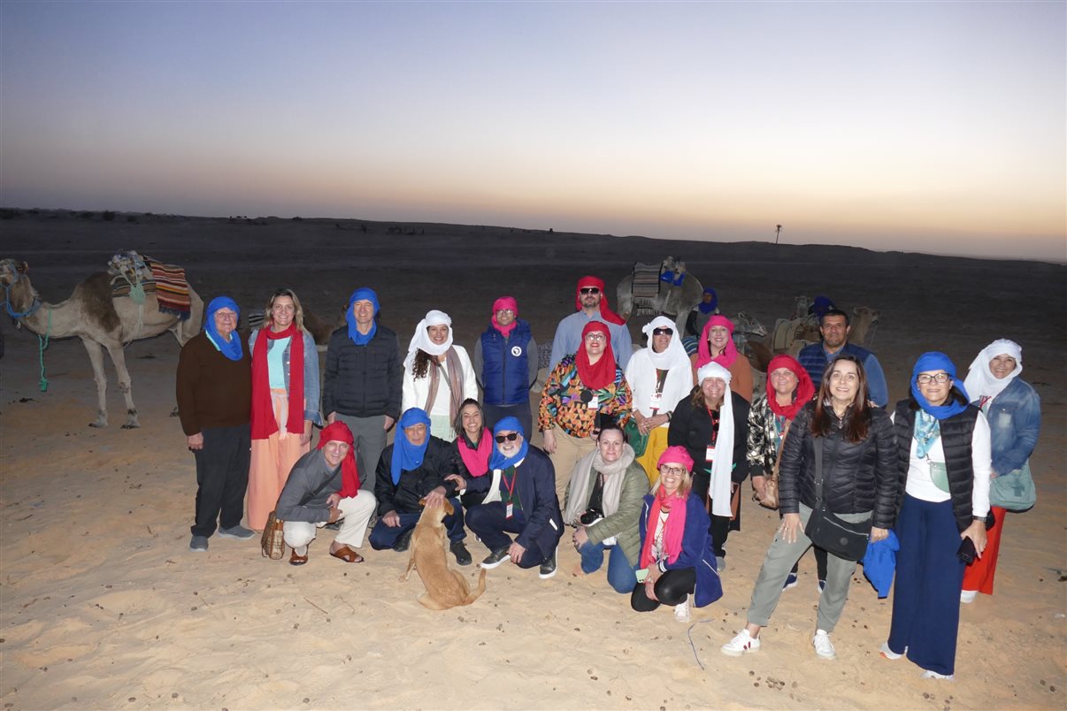 Agentes de viagens fizeram passeio de dromedário e quadriciclo no deserto de Douz, na Tunísia