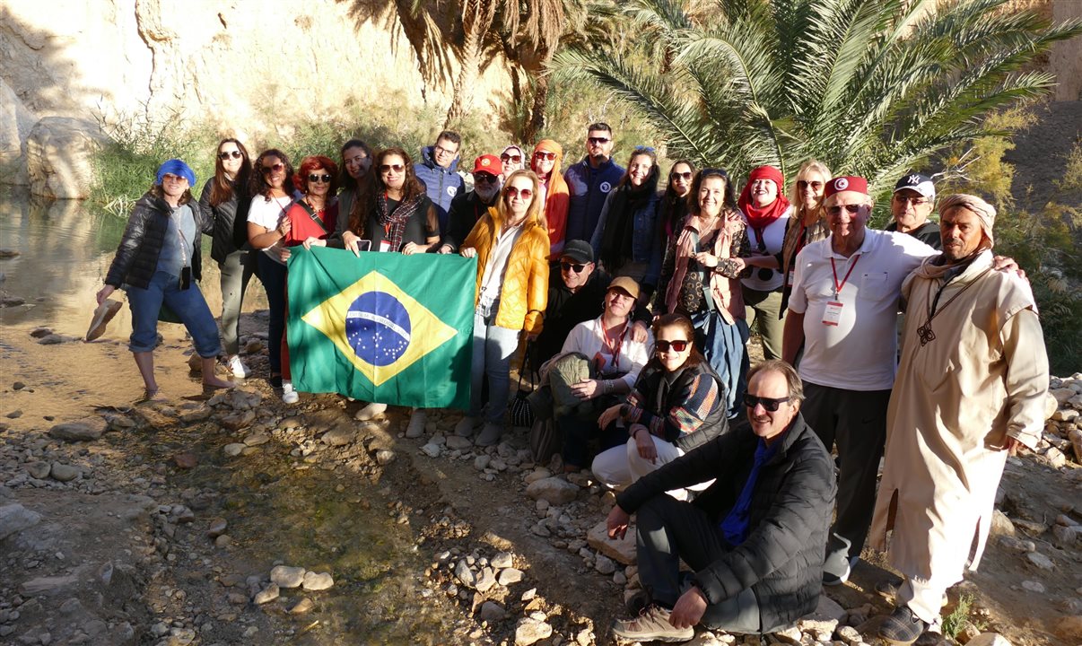 Agentes de viagens exploraram oásis no vilarejo de Chebika, no sul da Tunísia