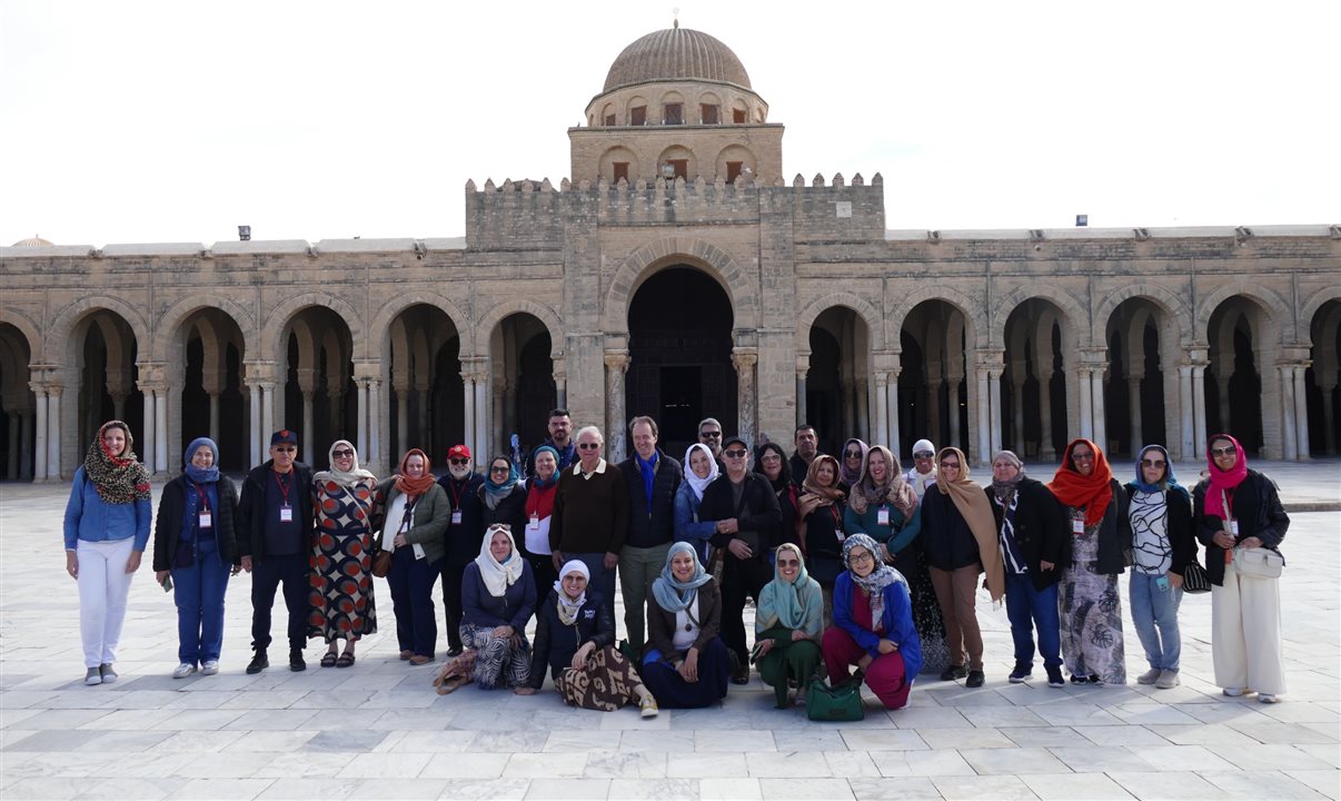 Grupo da Flot Viagens na Grande Mesquita de Kairouan, na Tunísia