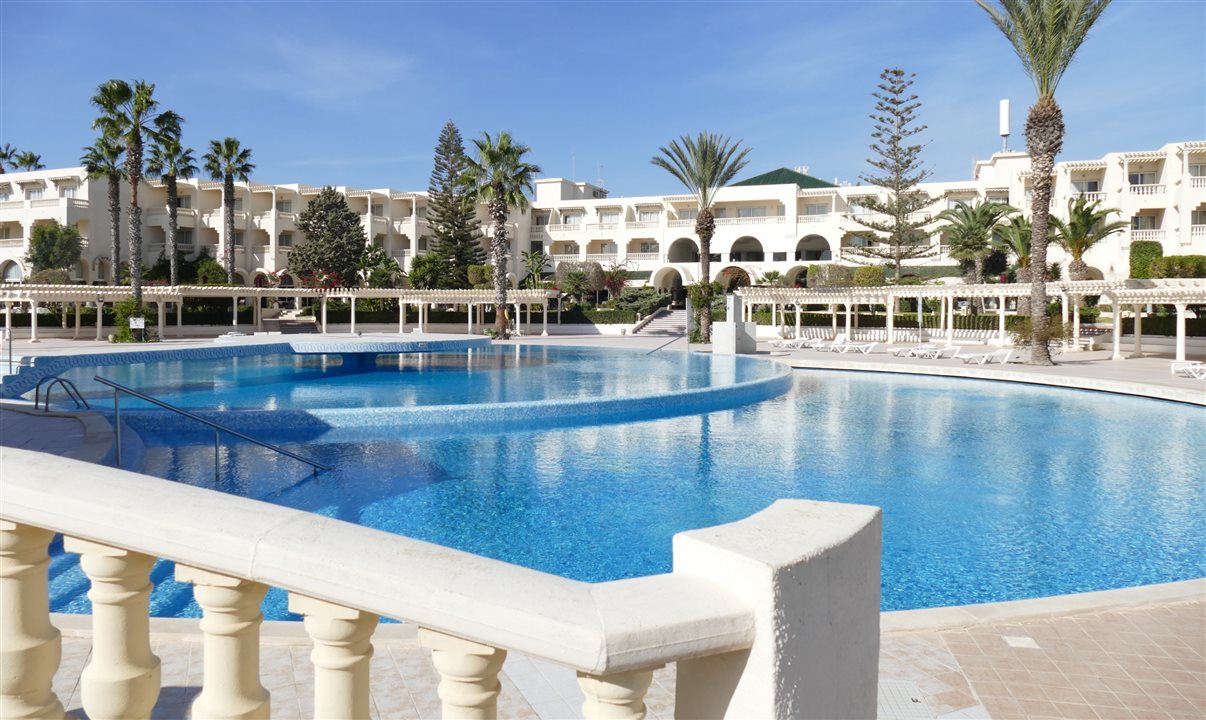 Piscina principal do Hotel Le Royal Hammamet, na Tunísia