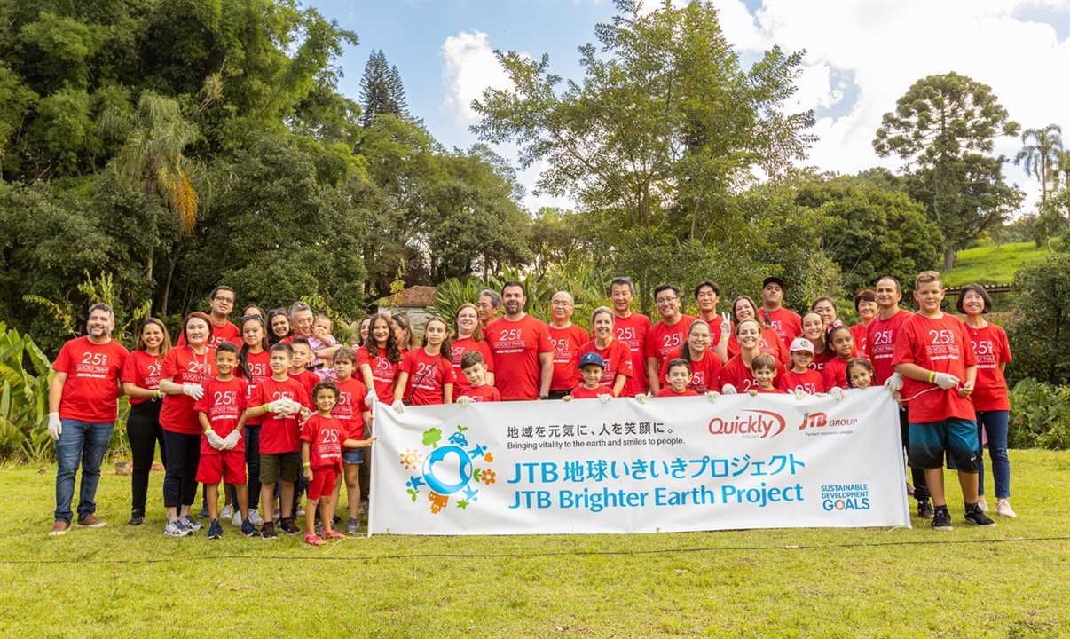 Equipe da Quickly Travel participa das caminhadas ecológicas promovidas pelo JTB Brighter Earth Project, realizado no Brasil desde 2016