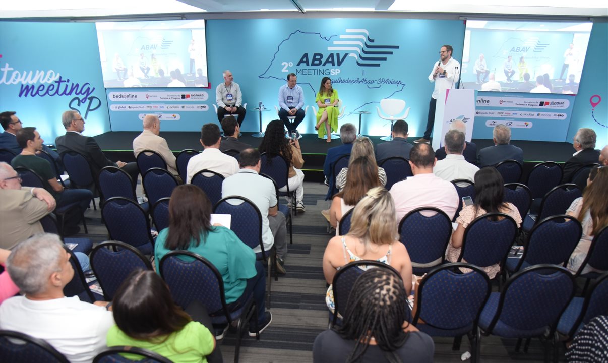 Abav MeetingSP contou com palestra de companhias aéreas, discutindo tendências das tarifas, tecnologia e programa de milhas