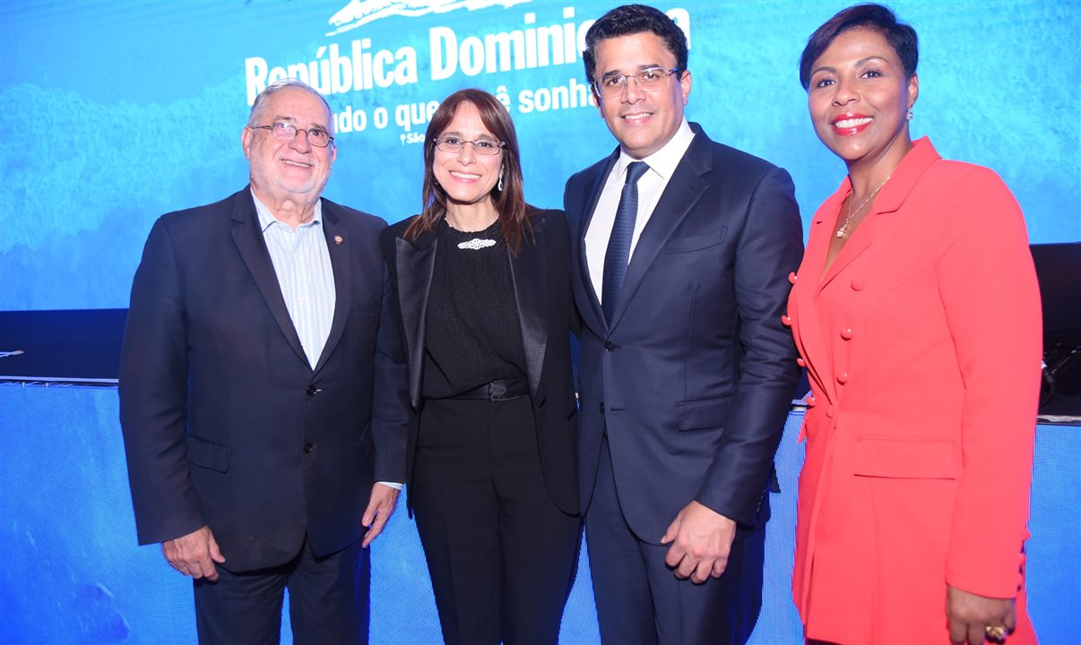 Virgílio Carvalho, da Secretaria de Turismo de São Paulo, Patrícia Villegas, embaixadora da República Dominicana no Brasil, David Collado, ministro do Turismo da República Dominicana, e Rosanna Polanco, da embaixada da República Dominicana