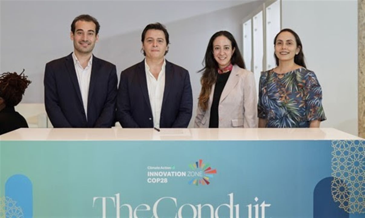 Fabio Galindo, CEO da Future Carbon, Pedro Plastino, CBO da Future Carbon, Maria Elisa Curcio, diretora de Assuntos Corporativos, Regulatórios e Sustentabilidade da Latam Brasil, e Lígia Sato, gerente de Sustentabilidade da Latam Brasil