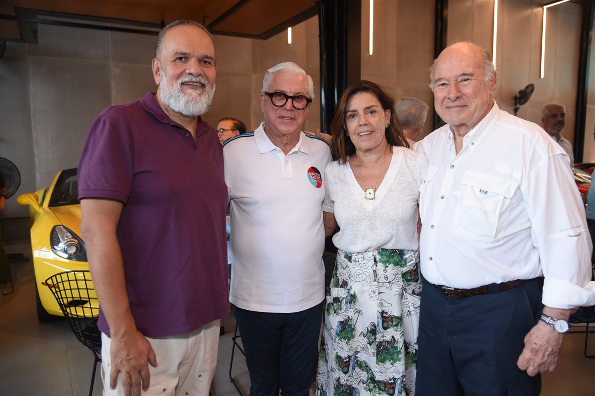 Juarez Cintra e Silvia Cintra, da Ancoradouro, entre Artur Andrade e José Guillermo C. Alcorta, da PANROTAS