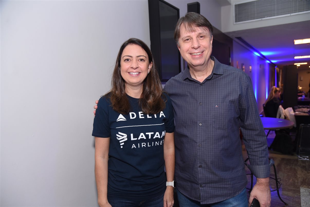 Aline Mafra, da Latam, e Klaus Kuhnast, da corretora de seguros Bekup