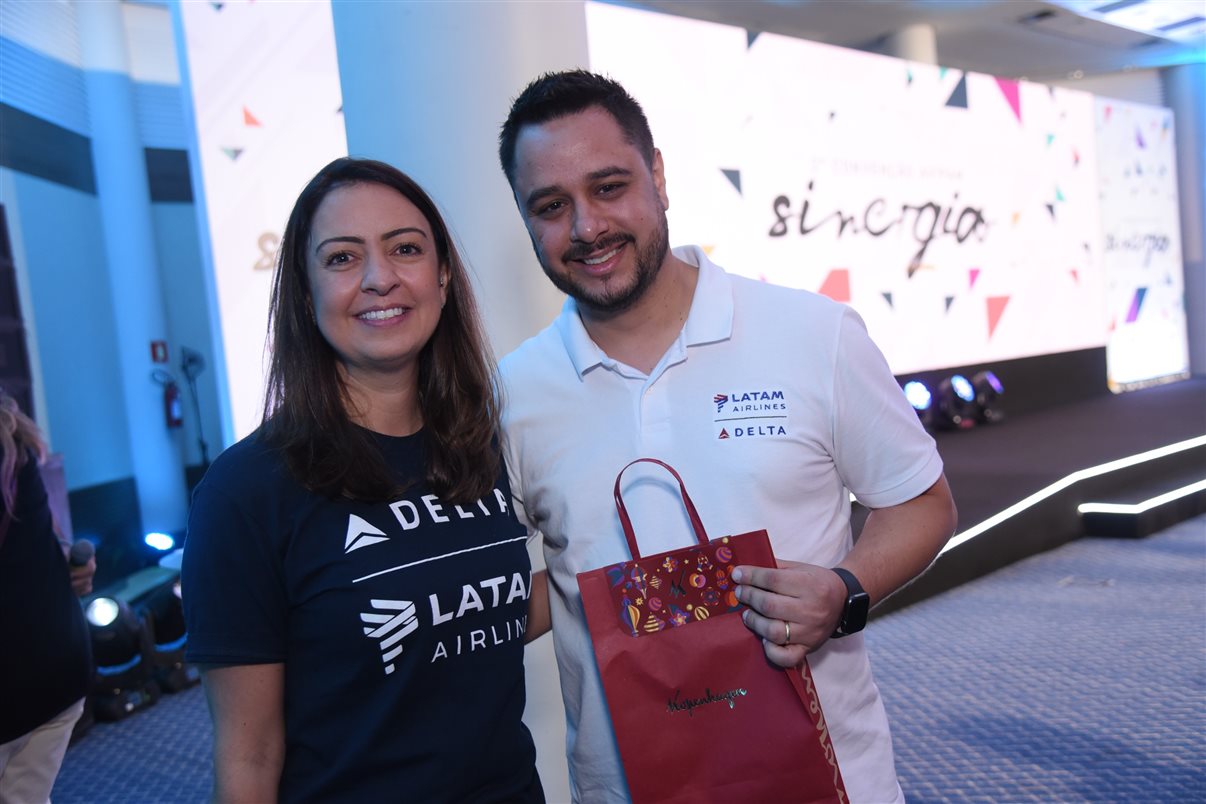 Aline Mafra e Thyago Lima, da Latam
