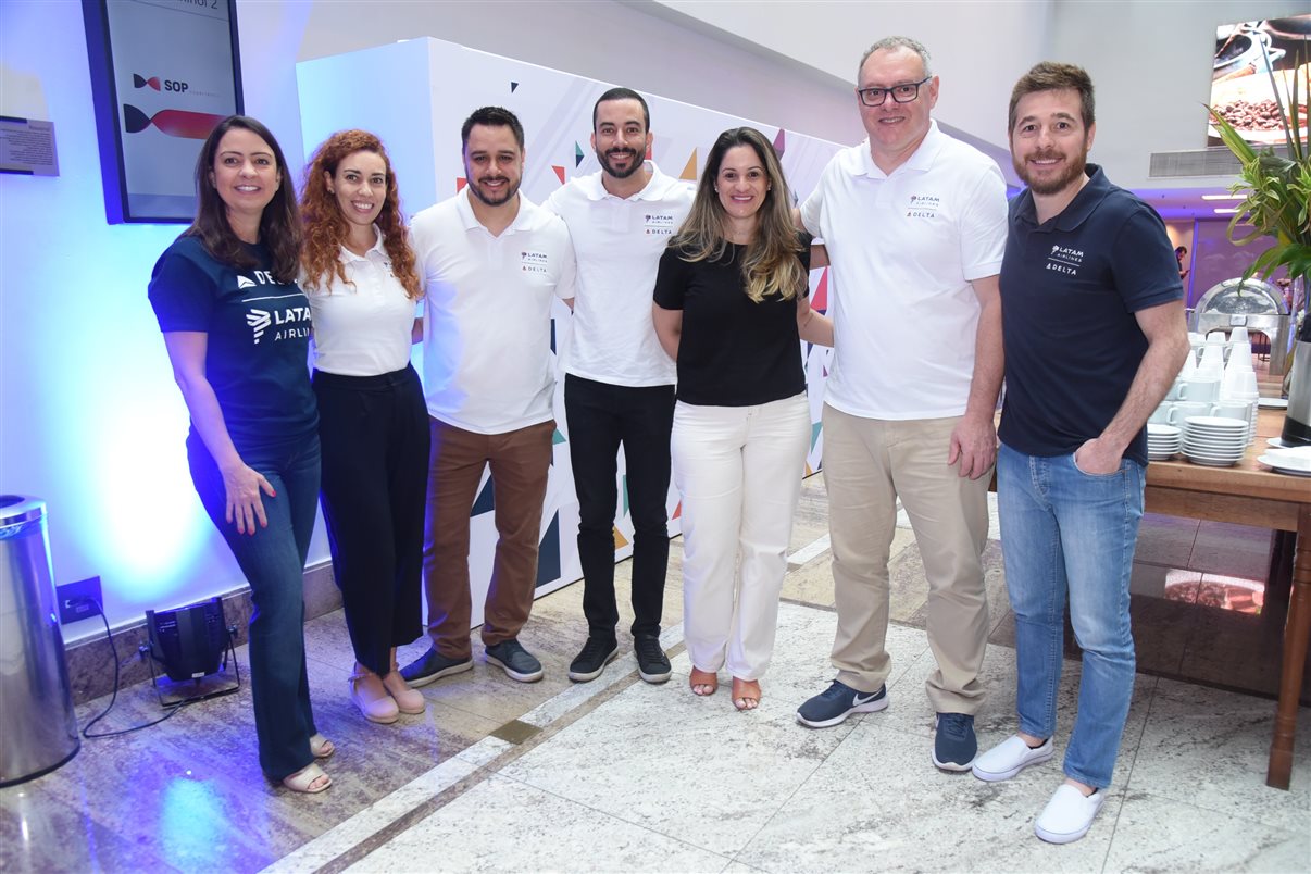Aline Mafra, Paula Peroni, Thyago Lima, Rafael Diogo, Camila Belineli, Aristel Blasizza e Danillo Barbizan, da Delta Latam