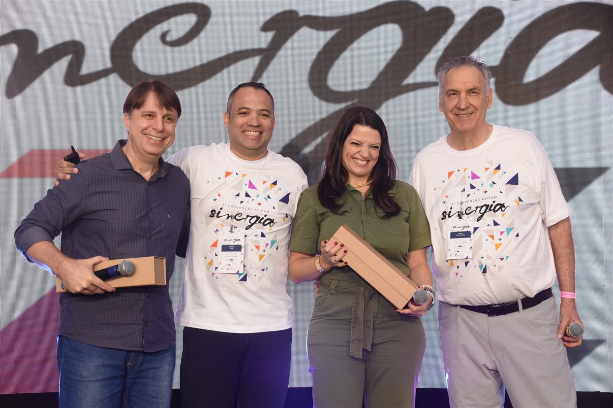 Klaus Kuhnast, da Bekup, Peterson Prado, da AVIPAM, Andressa Zorgetti, do Bradesco Seguros, e Fernando Slomp, da AVIPAM