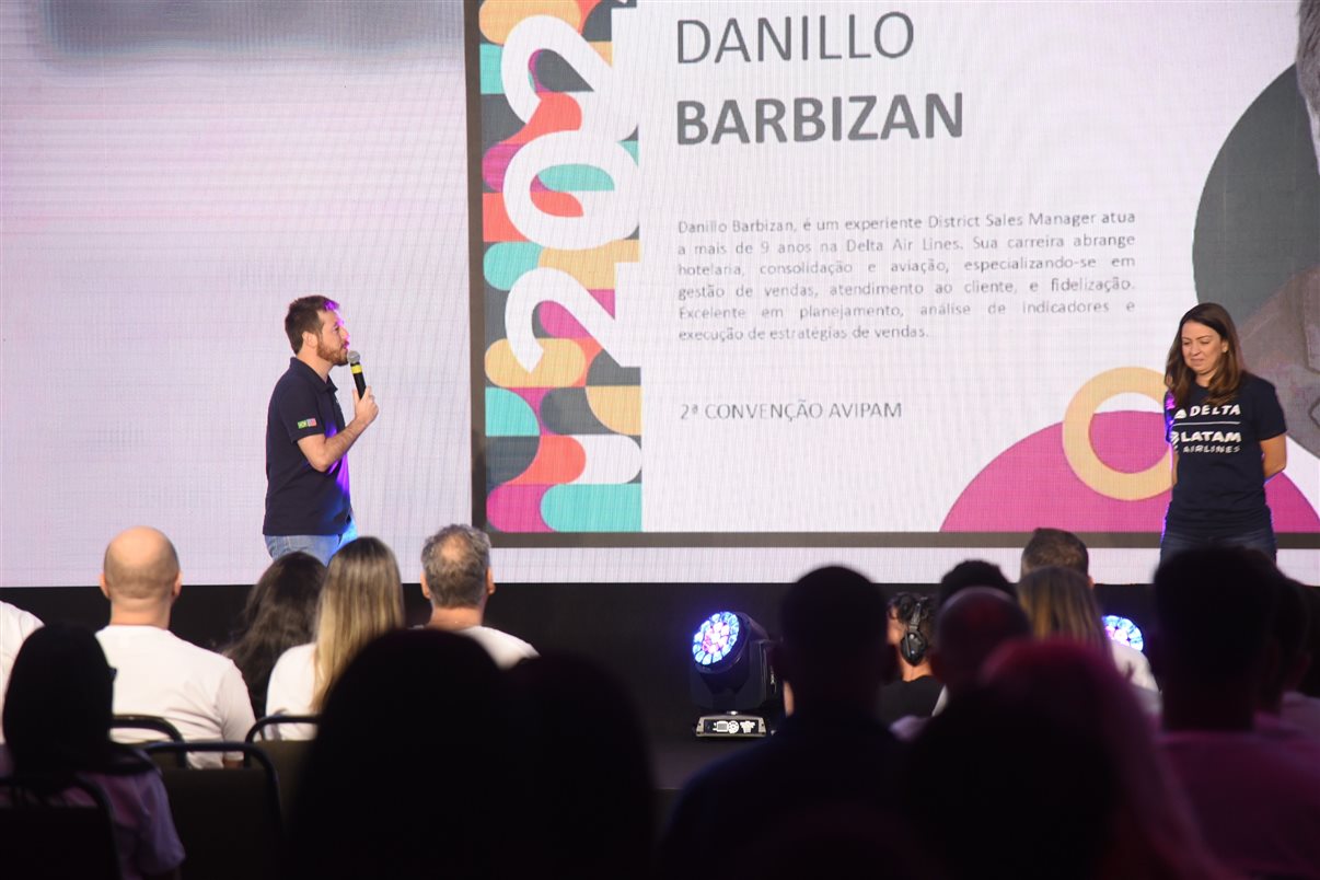 Danillo Barbizan, da Delta, e Aline Mafra, da Latam, participam da 2ª Convenção AVIPAM