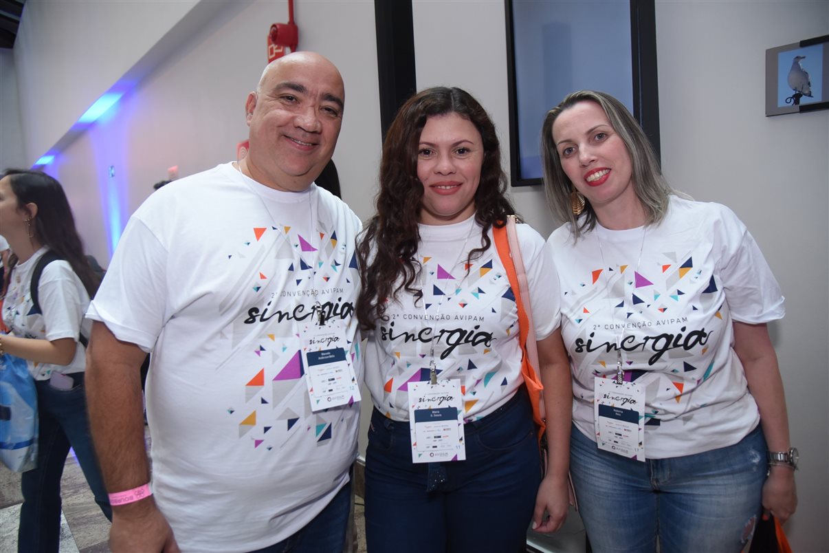 Marcelo Melo, Maria Souza e Roberta Reis, da AVIPAM