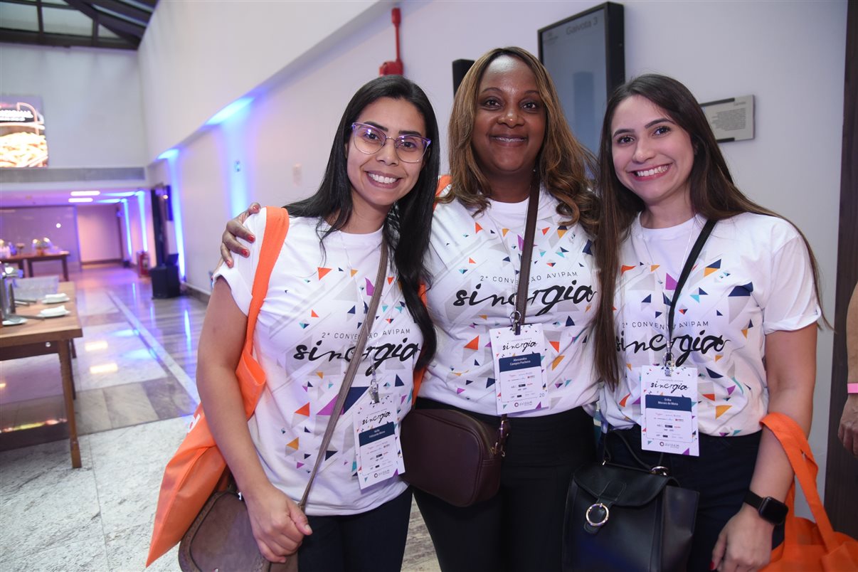 As colaboradoras AVIPAM Kelly Abreu, Alessandra Pacheco e Erika Mota