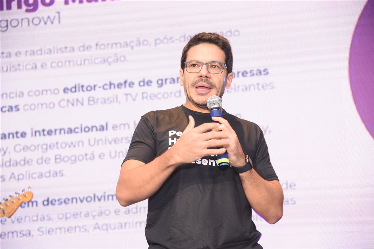 Rodrigo Maia, CEO da GoNow, conduz o treinamento