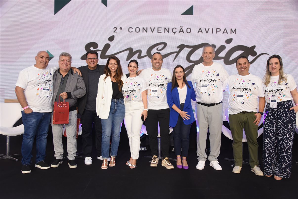 Marcelo Melo (AVIPAM), Fernando Fernandes (Total Energies), Marcelo Mancen (SalesForce), Joyce Negrelli (Minerva Foods), Camila Rogério e Peterson Prado (AVIPAM), Vivian Leão (União Química), Fernando Slomp, Anderson Paranhos e Tatiana Brugognolle (AVIPAM)