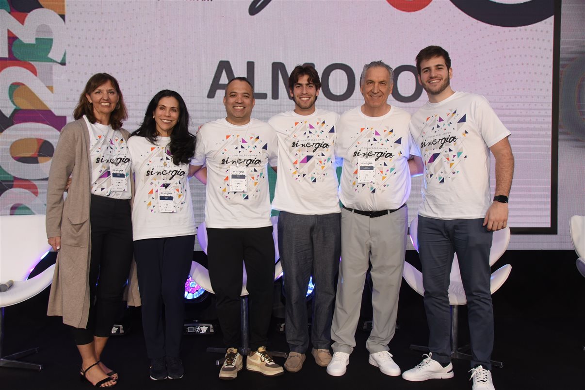 Catia Grenno, da Tarvel Leaders, Patrícia Slomp, Peterson Prado, Eduardo, Fernando e Pedro Slomp, da AVIPAM