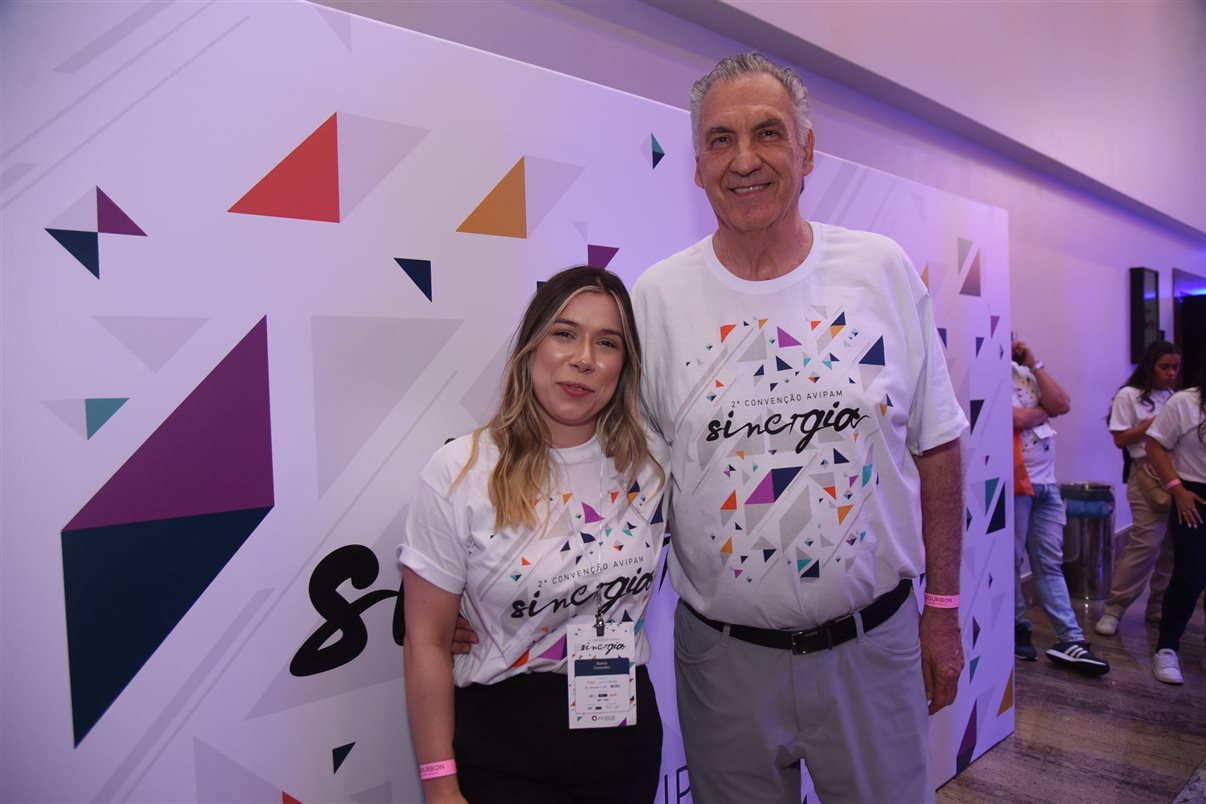 Bianca Fernandes e Fernando Slomp, CEO da AVIPAM