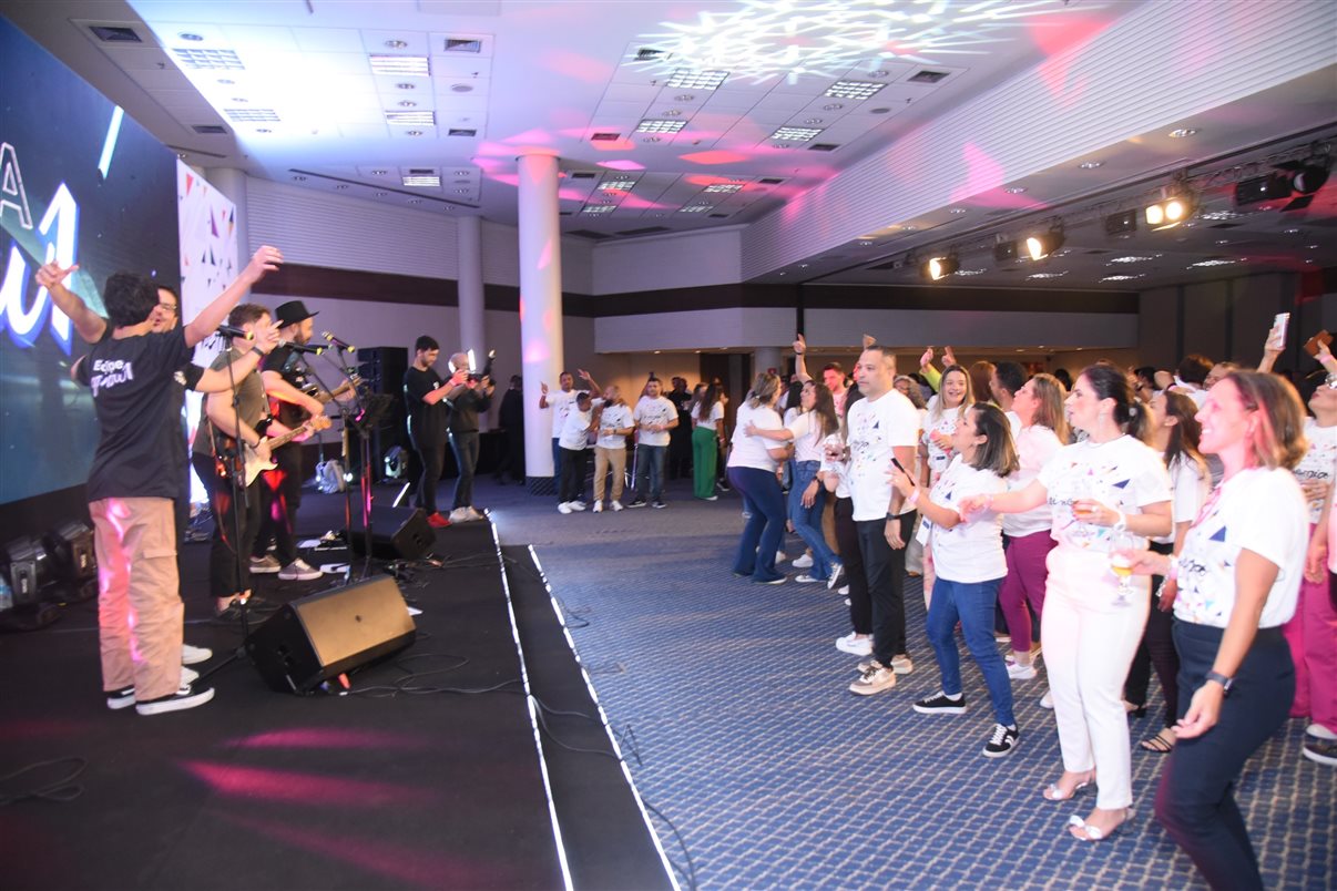 Colaboradores AVIPAM curtindo o show