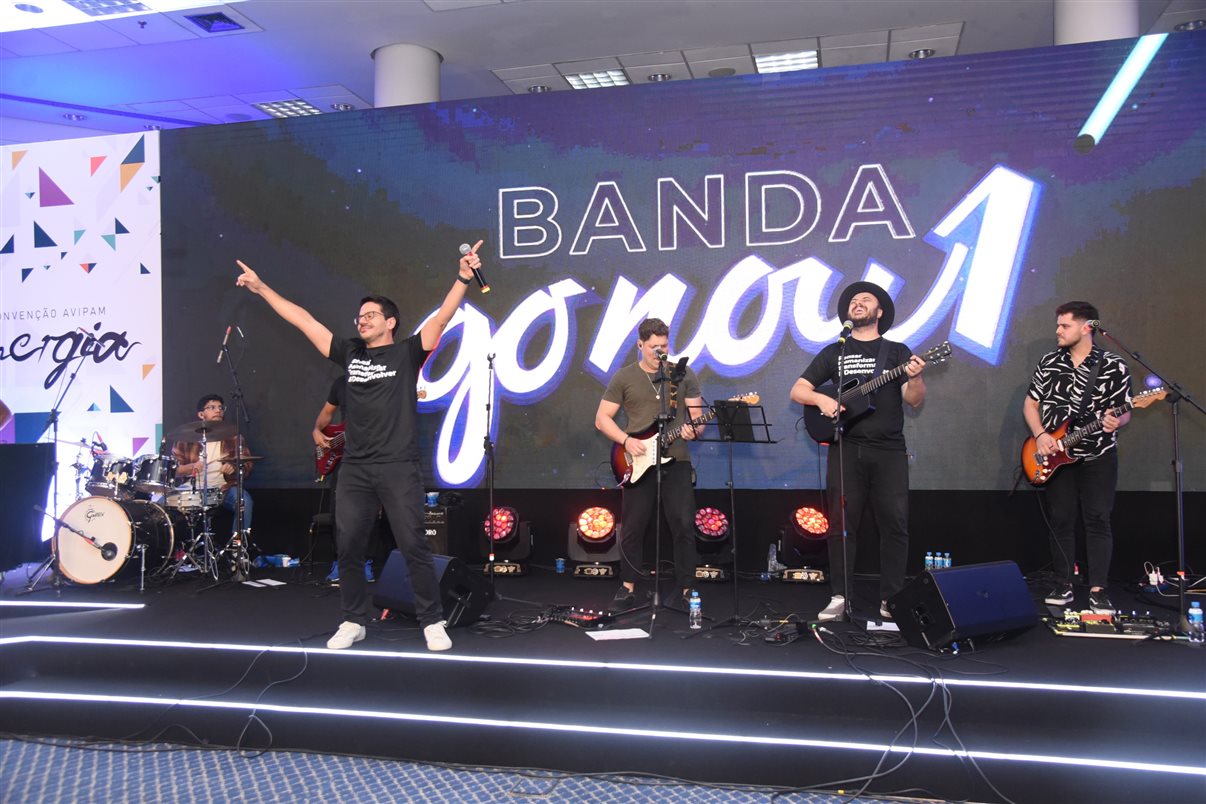Banda Go Now foi responsável pelo show