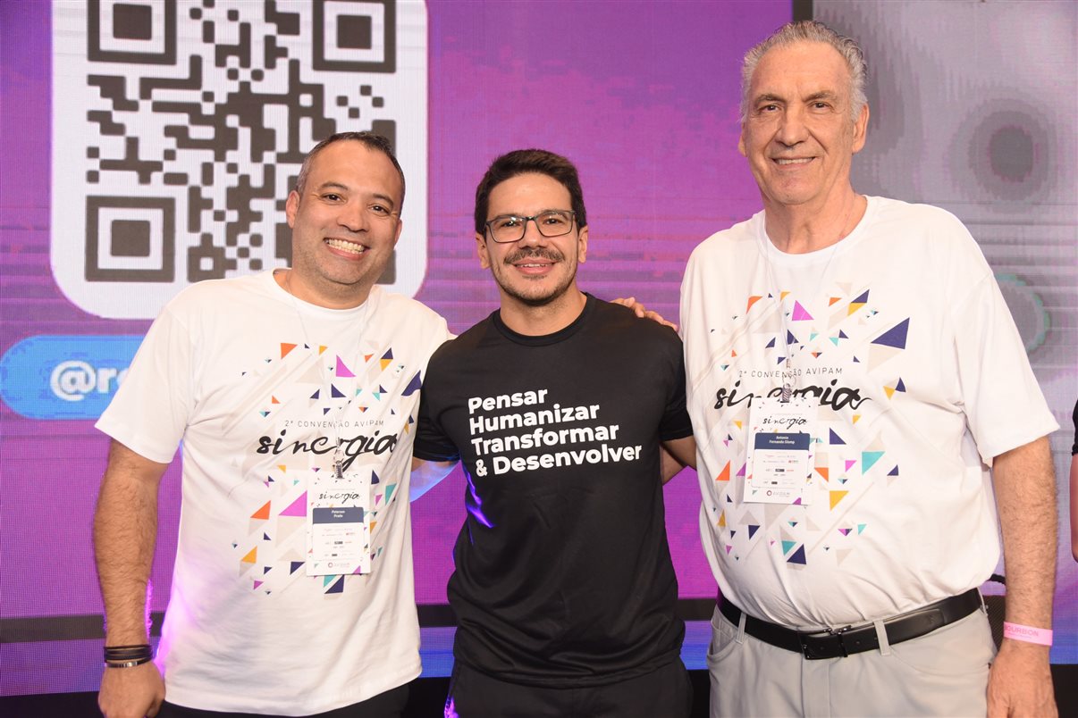 Rodrigo Maia, da Go Now, entre Peterson Prado e Fernando Slomp