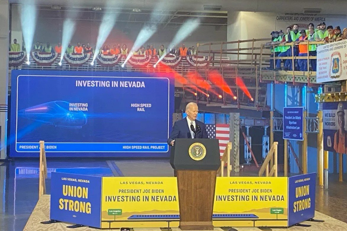 Joe Biden em evento em Nevada anuncia o projeto Brightline West