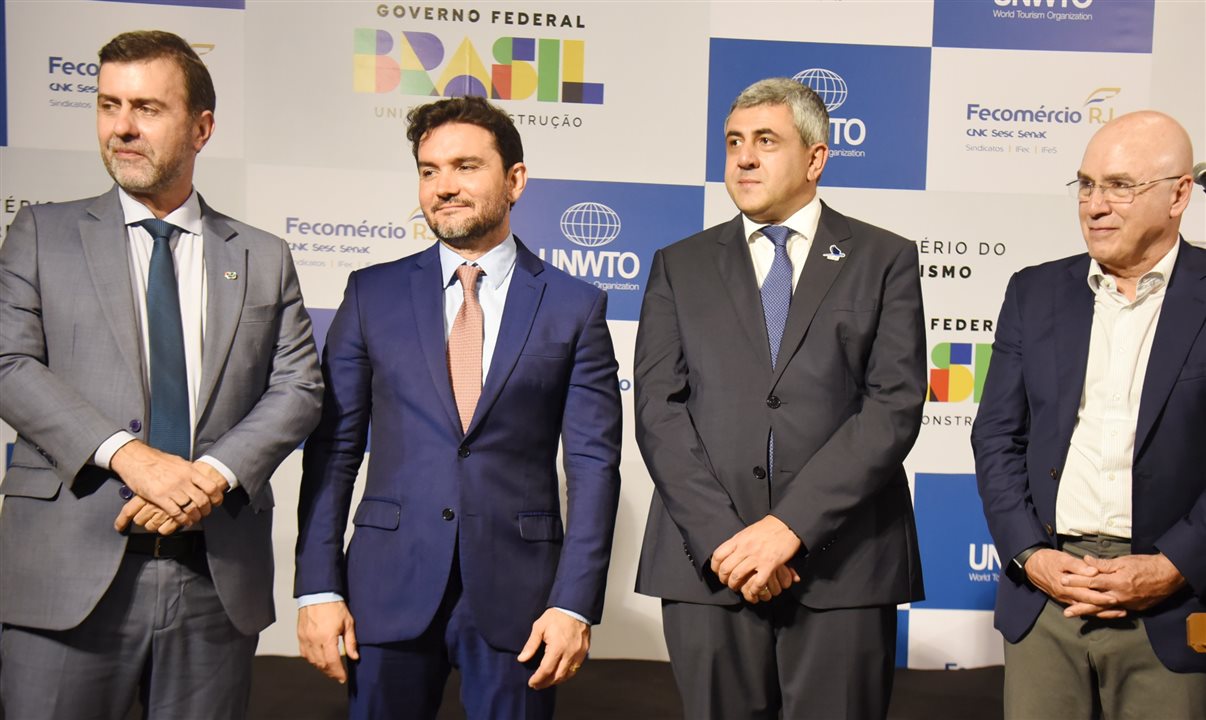 Marcelo Freixo, da Embratur, Celso Sabino, ministro do Turismo, Zurab Pololikashvili, secretário-geral da OMT, e Antonio Queiroz, do FecomércioRJ, na inauguração do escritório