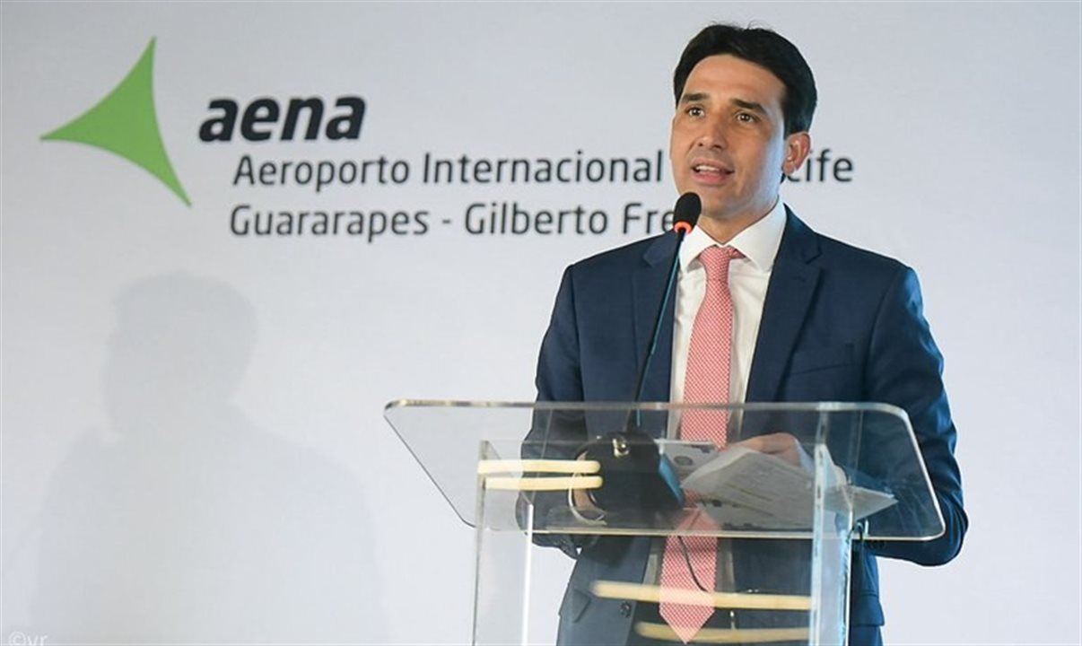 Silvio Costa Filho, ministro de Portos e Aeroportos, afirma que o governo trabalha para fortalecer as aéreas