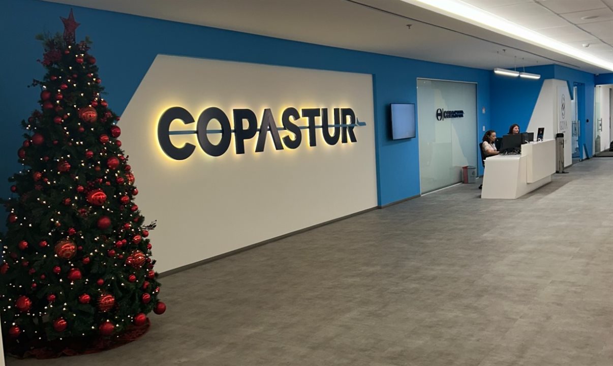 Entrada do novo escritório novo da Copastur, em sua inauguração em 2023