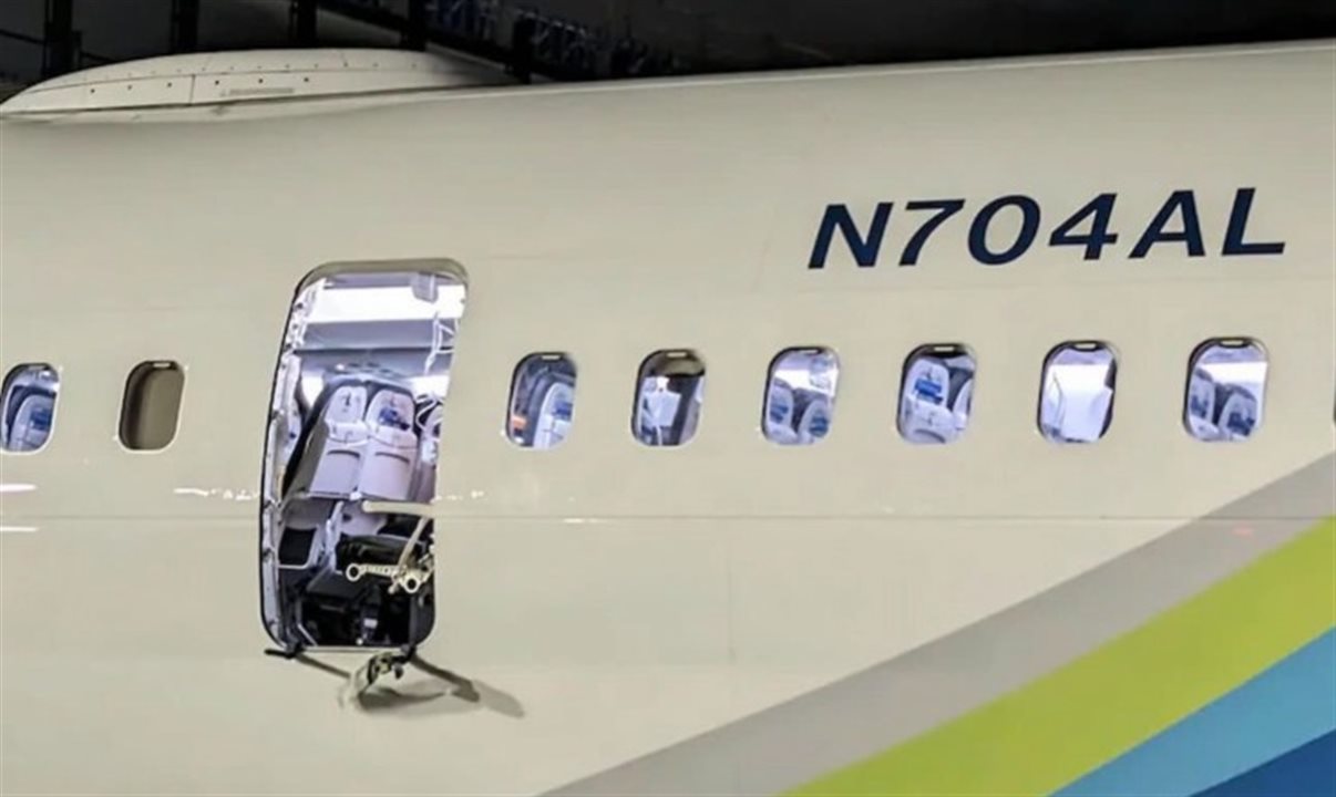 Boeing 737 Max 9 da Alaska Airlines perdeu porta durante voo nos Estados Unidos