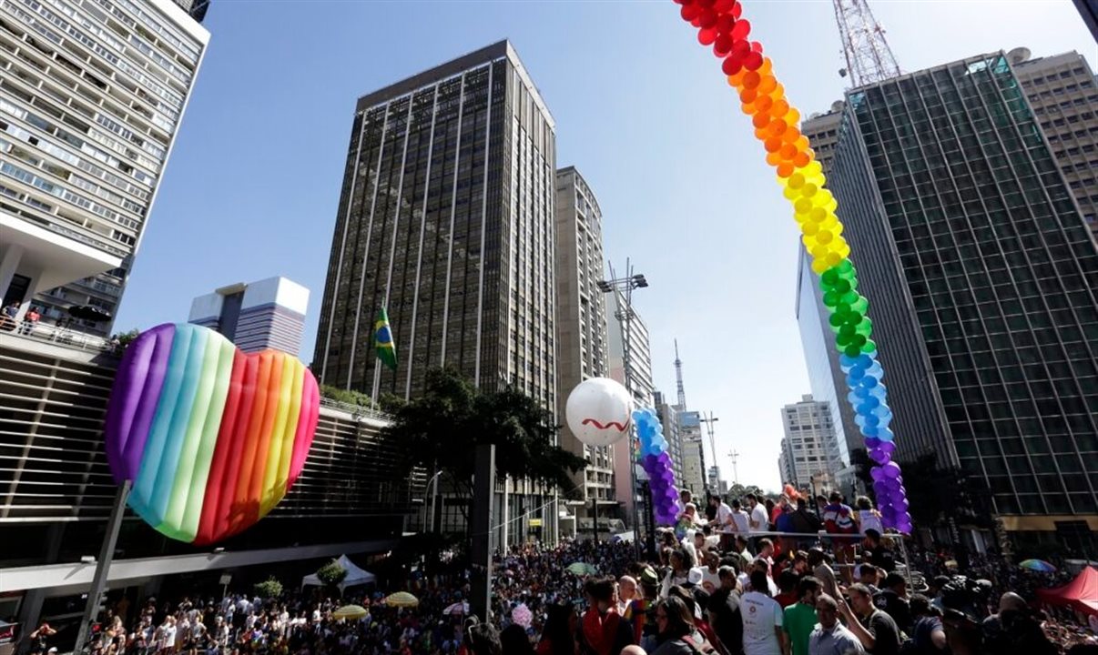 Parada do Orgulho em SP acontece no domingo, dia 02