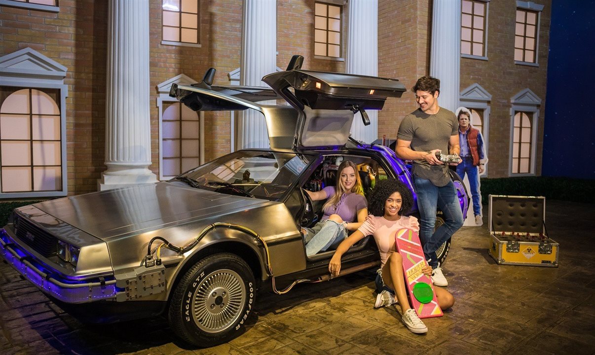 Cópia do DeLorean utilizado no filme De Volta para o Futuro é uma das atrações do Movie Cars