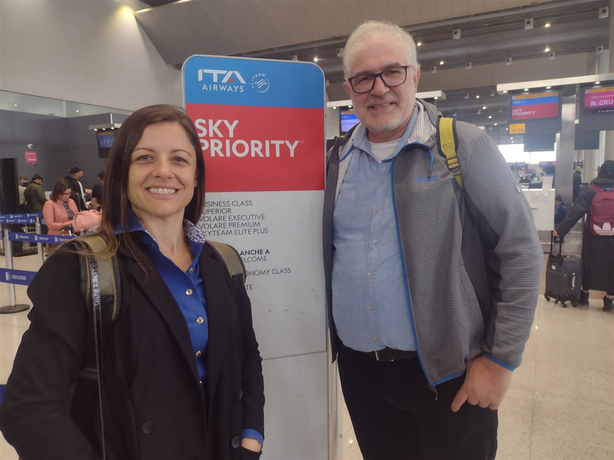 Sheila Fontana, da ITA Airways, e Luiz Fernando Destro, da Athos, no embarque da companhia italiana no aeroporto de Guarulhos