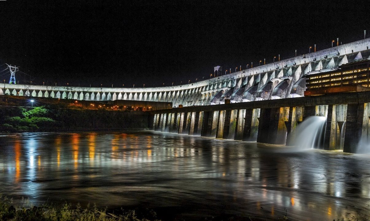 Sindepat Summit terá jantar com o visual noturno da barragem na abertura do evento