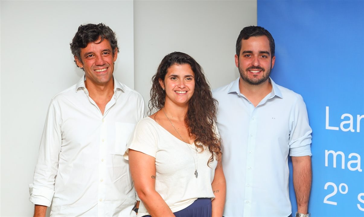 Daniel Coelho, secretário de Turismo e Lazer de Pernambuco, Giulliana Mesquita, gerente de Produtos da Azul Viagens, e Eduardo Loyo, presidente da Empetur