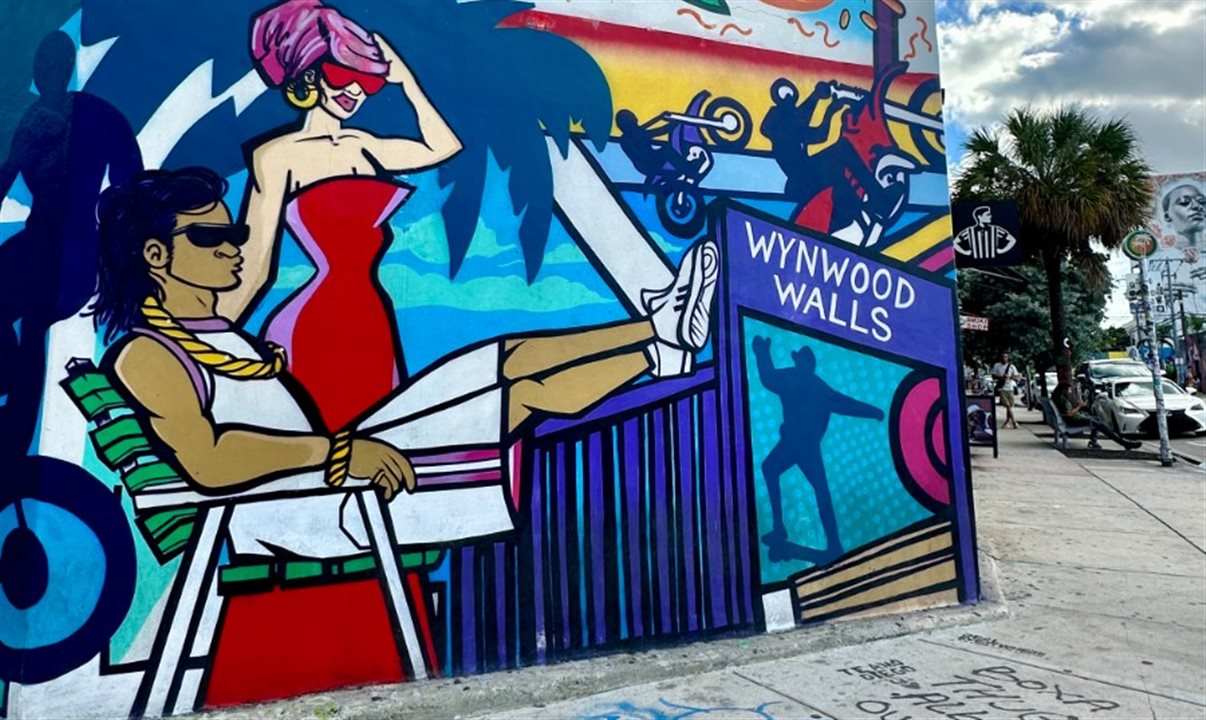 Wynwood Walls é um bairro famoso pelos murais de arte urbana, galerias, cafés e bares descolados