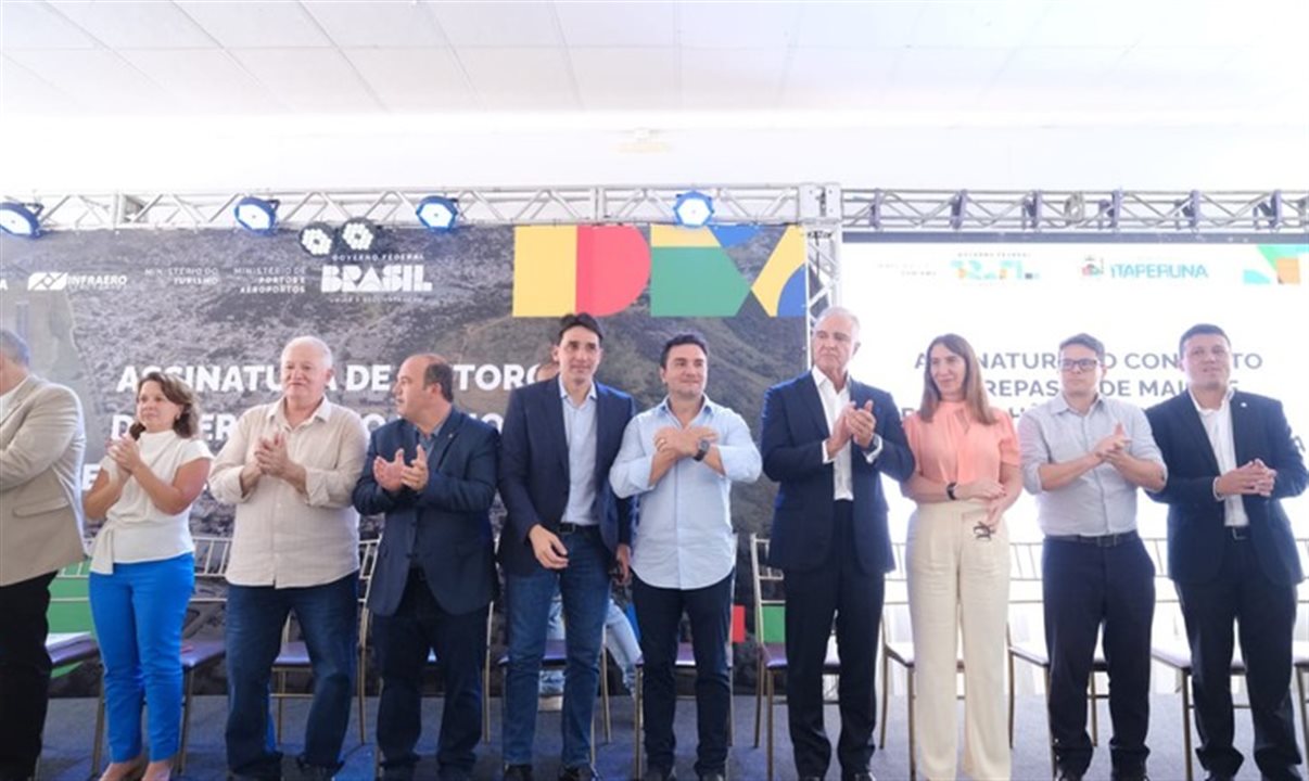 Os ministros Celso Sabino e Silvio Costa Filho cumpriram agenda no município de Itaperuna (RJ), ao lado do presidente da Infraero, Rogério Bazellay e autoridades locais