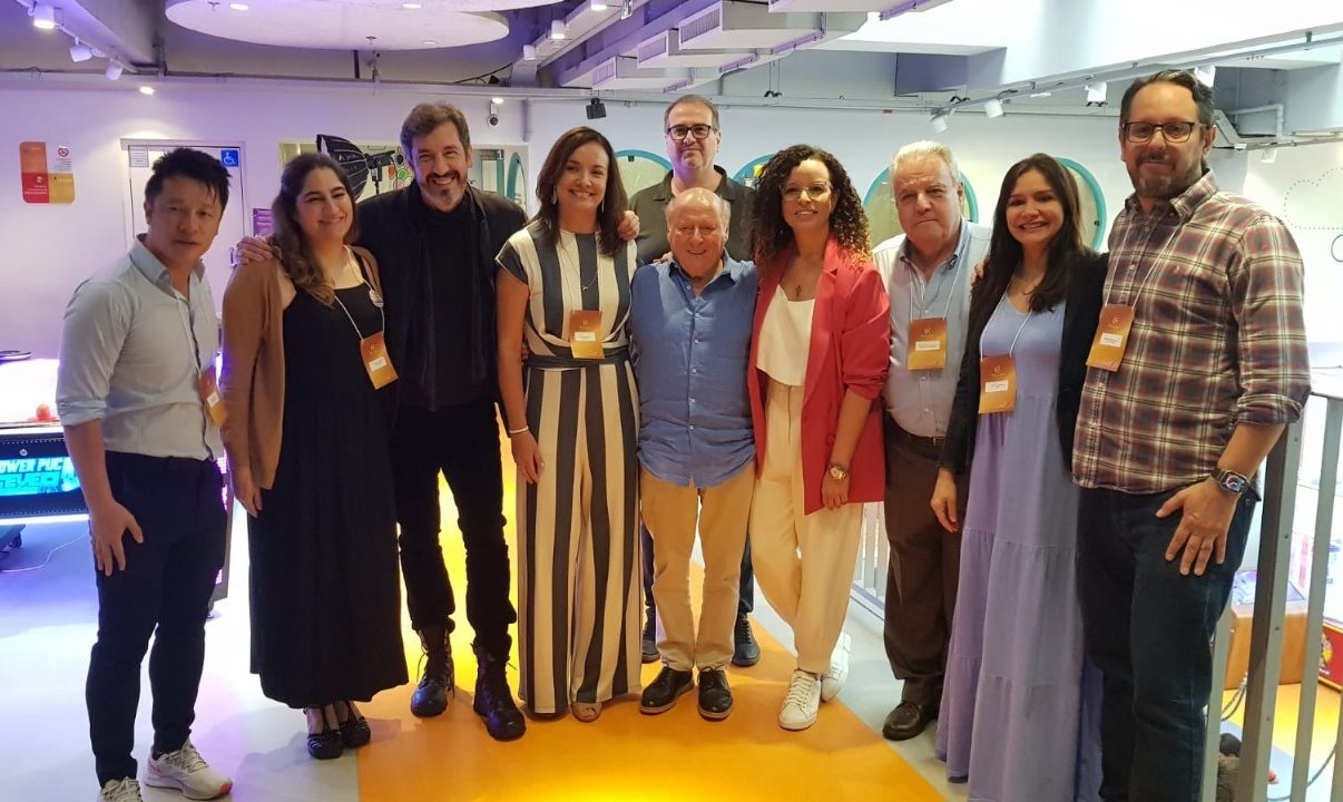Alê Costa e Marcelo Gutglas junto aos representantes da Adibra e do Sindepat
