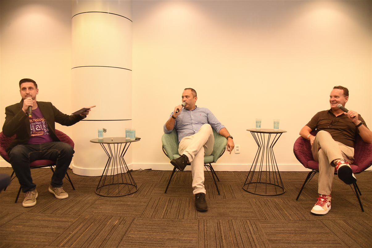 Daniel Matias, da Argo, mediou painel de TMCs com Peterson Prado, da Avipam, e Fernando Vasconcellos, da Kontik