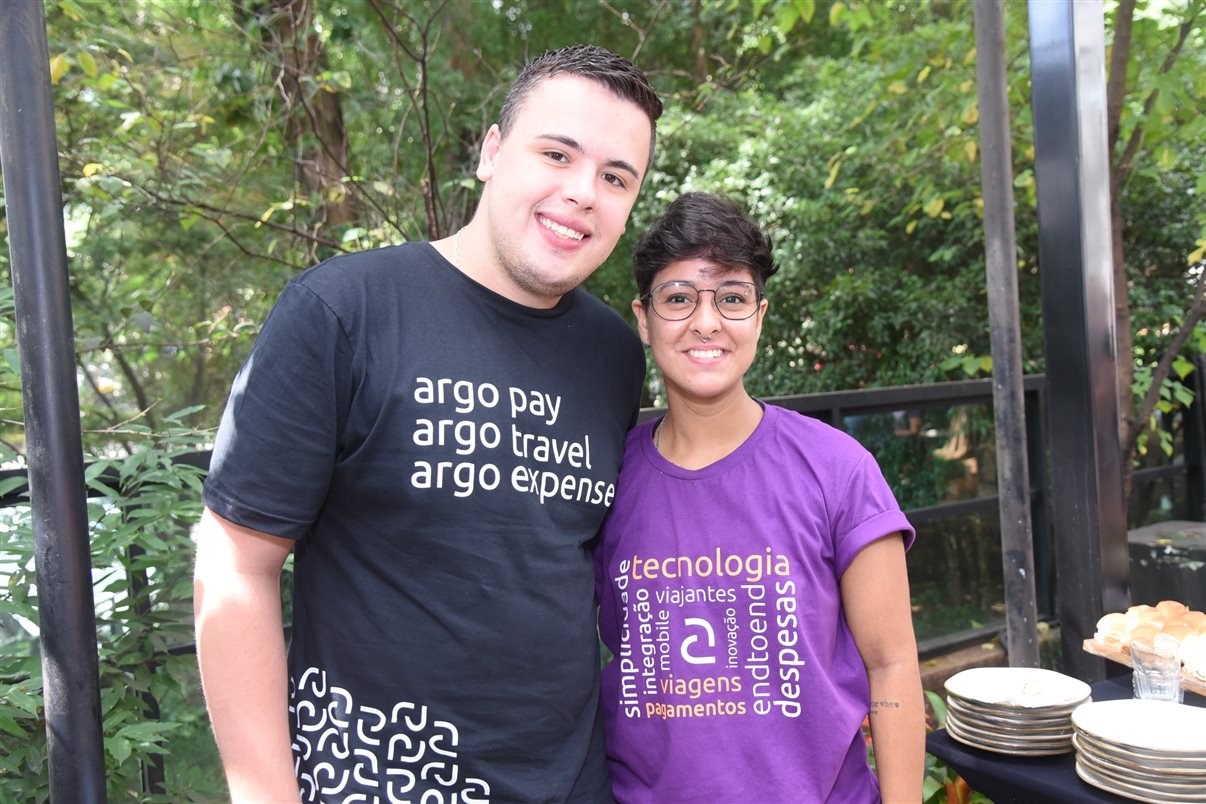 Paulo Silva e Nicoly Araujo
