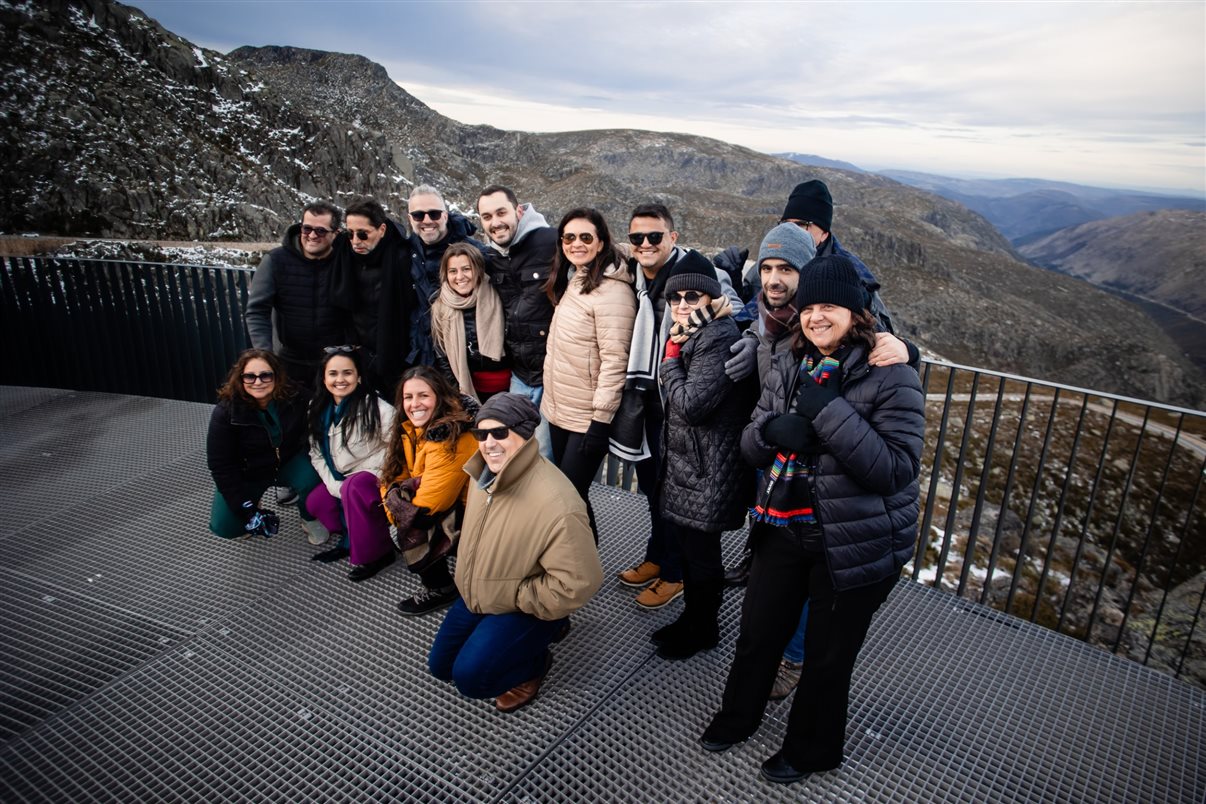 Grupo reunido a quase dois mil metros de altitude, na Serra da Estrela