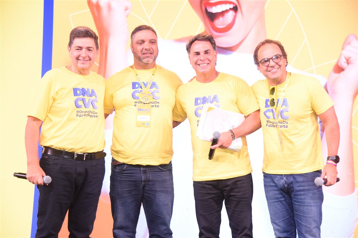 Roberto Vertemati, Emerson Belan e Fábio Godinho com Henrique Souza, um dos contratantes de mais lojas CVC