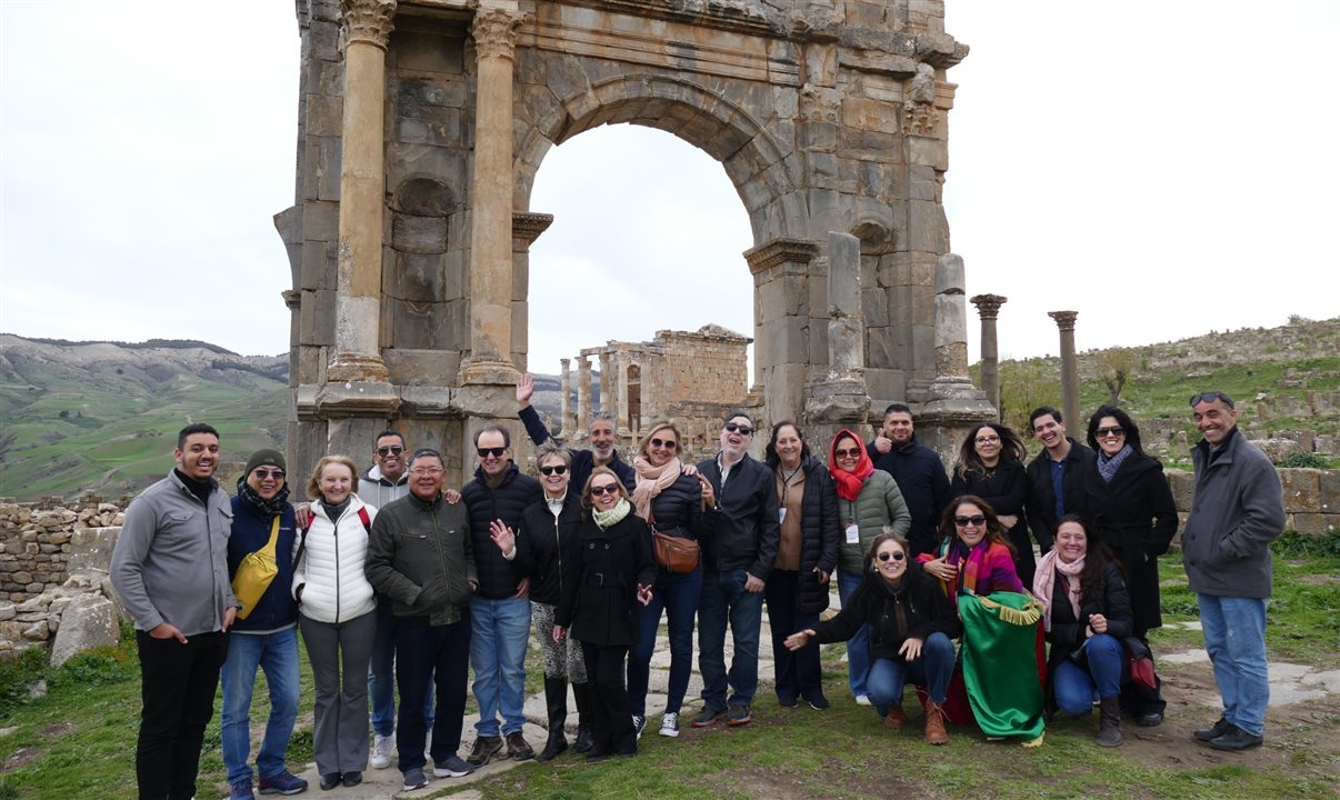 Grupo do famtour da Flot no Sítio Arqueológico de Djémila, na Argélia