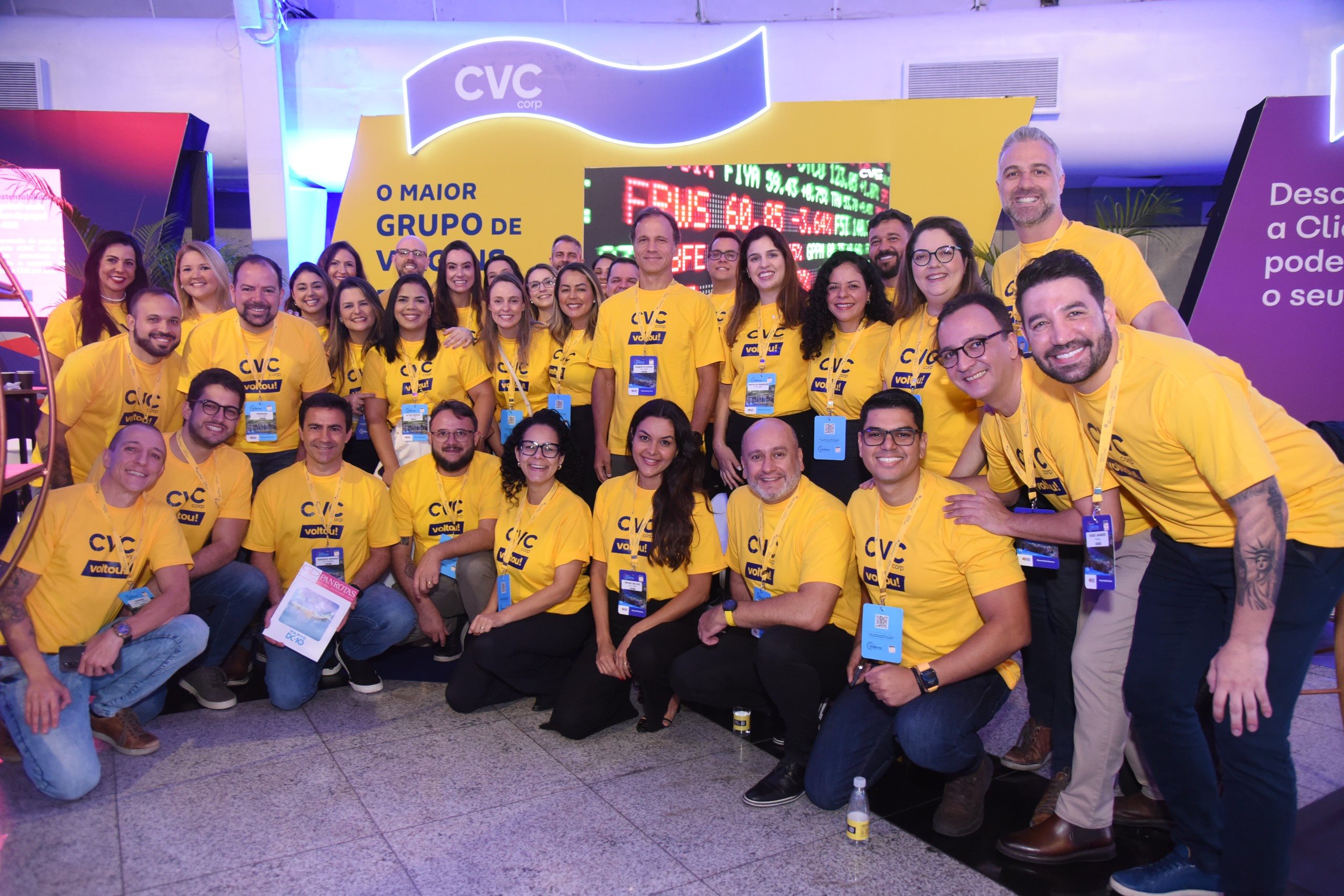 Equipe CVC veio uniformizada ao Fórum PANROTAS 2024