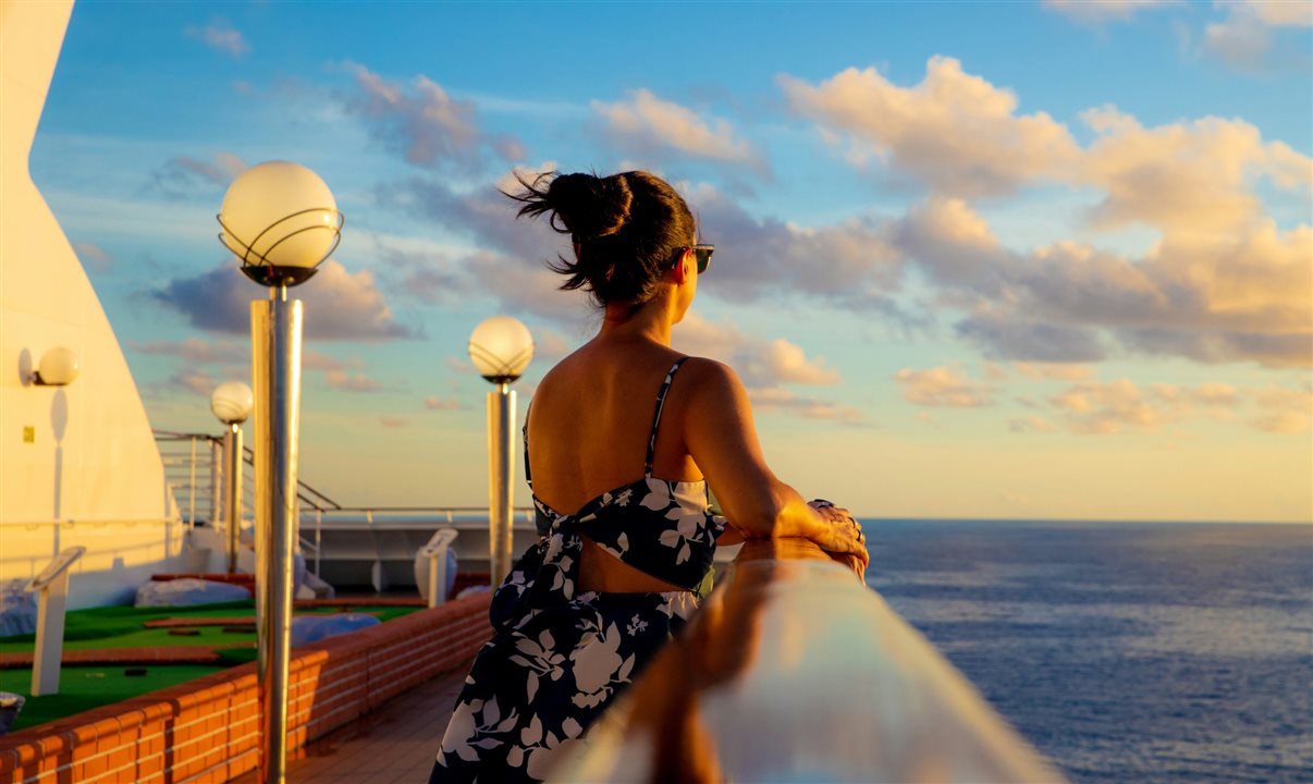 A Solo Cruise Company oferece serviços personalizados e itinerários adaptados a mulheres nessa faixa etária
