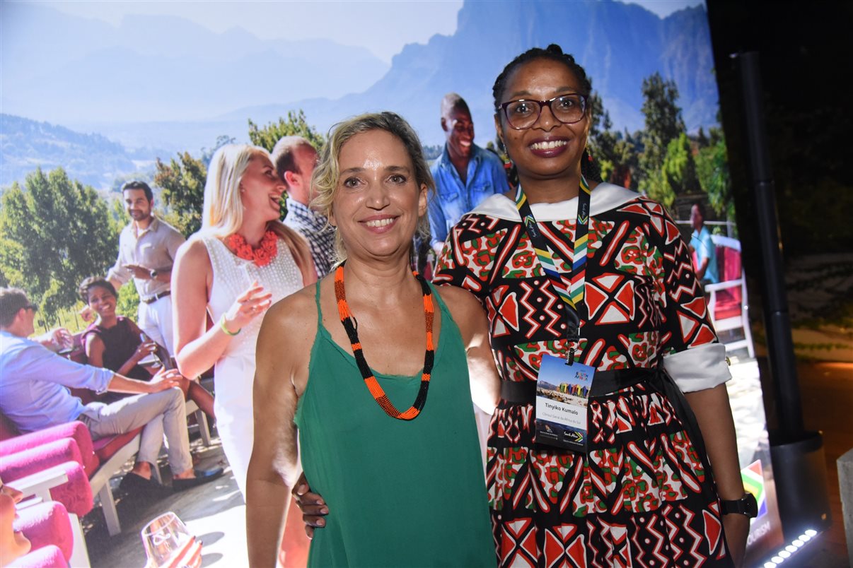 Tati Isler (South African Tourism/TI Comunicações) e Tinyiko Kumalo, cônsul da África do Sul no Brasil