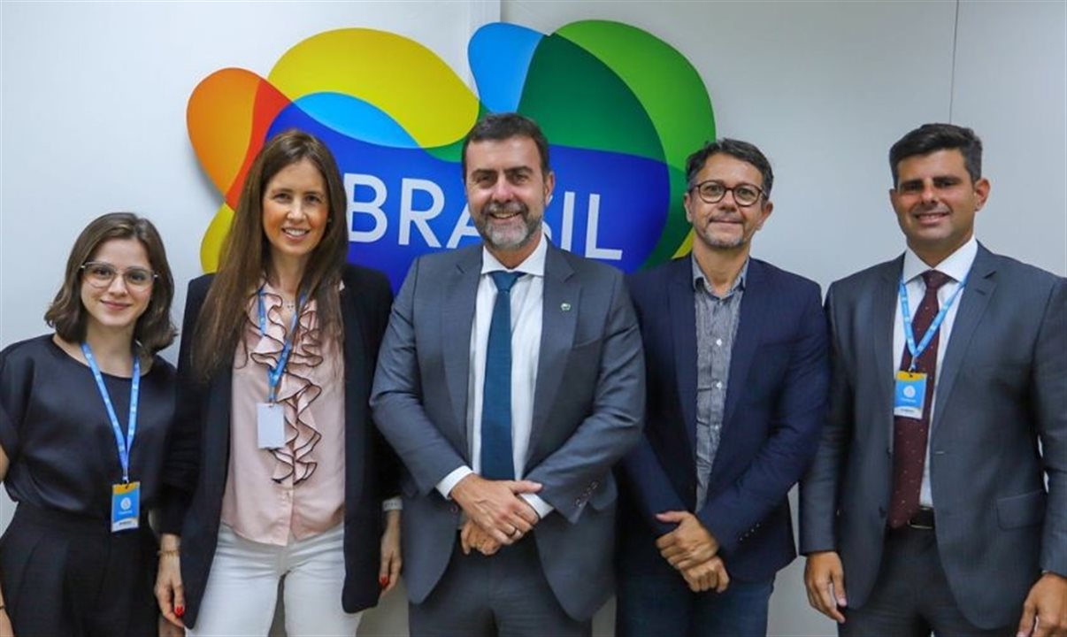 Joana Almeida e Sousa esteve na sede da Embratur, em Brasília, onde conversou com o presidente da Agência, Marcelo Freixo, e equipe