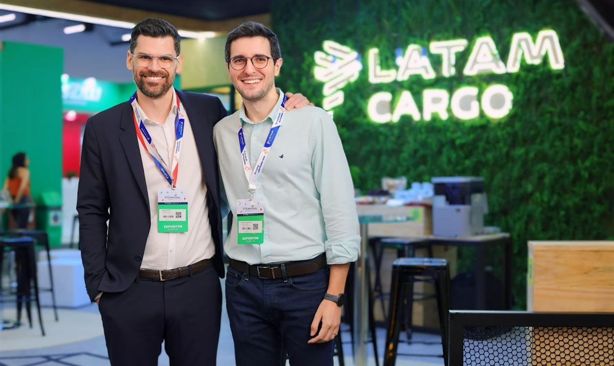 Jorge Carretero, diretor comercial da Latam Cargo na Europa Central e Otávio Meneguette, diretor da Latam Cargo Brasil, juntos na Intermodal South América 2024