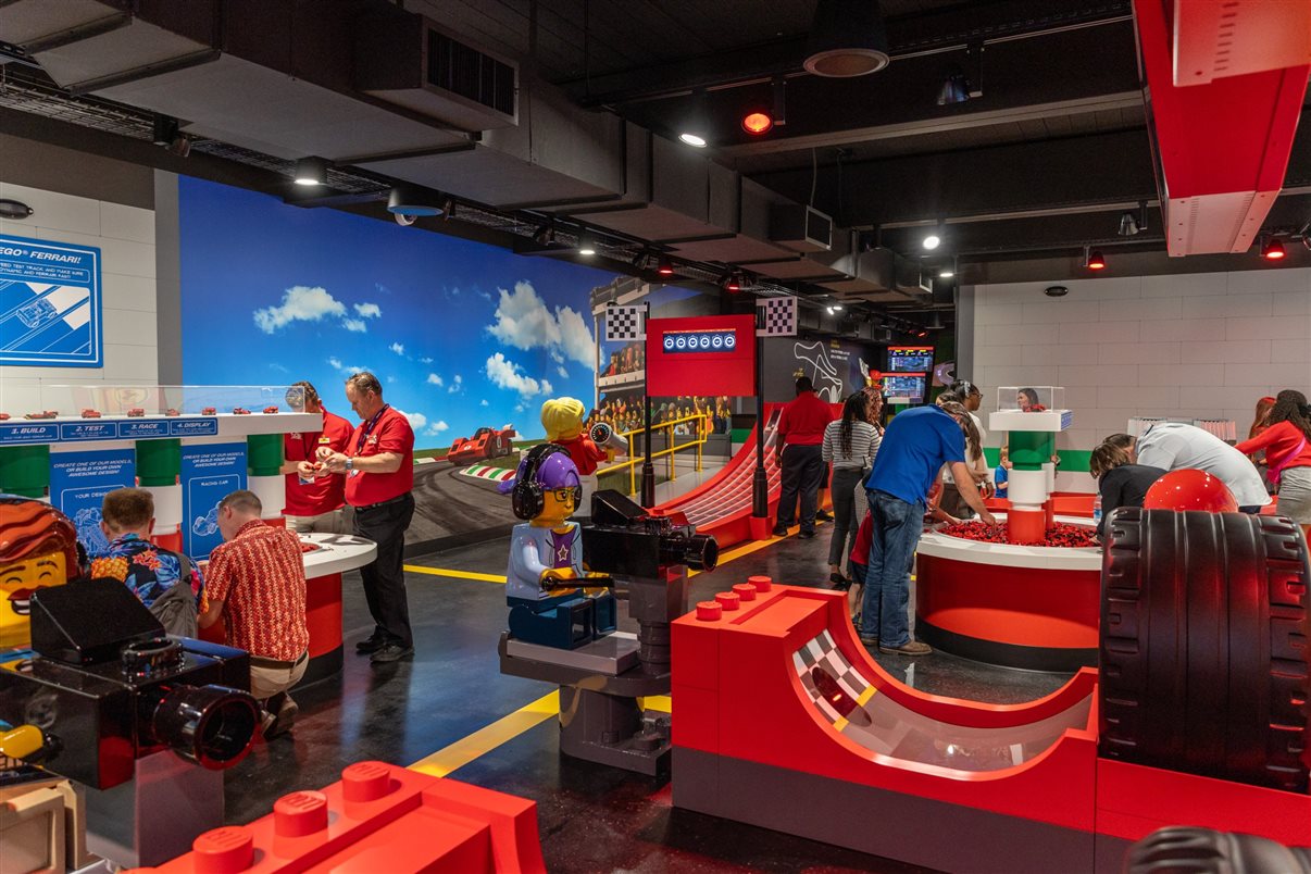 Lego Ferrari Build and Race convida pequenos a construírem suas Ferraris
