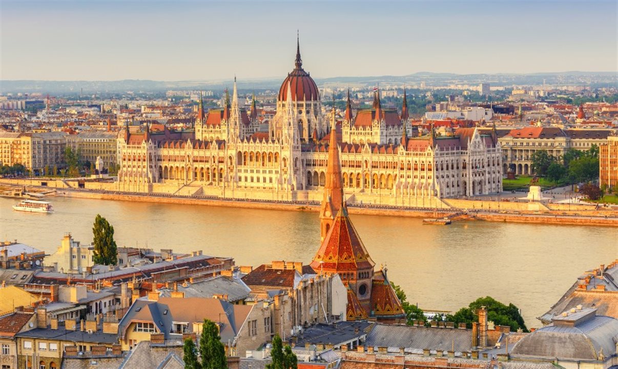 Há duas opções de itinerários que visitam Budapeste