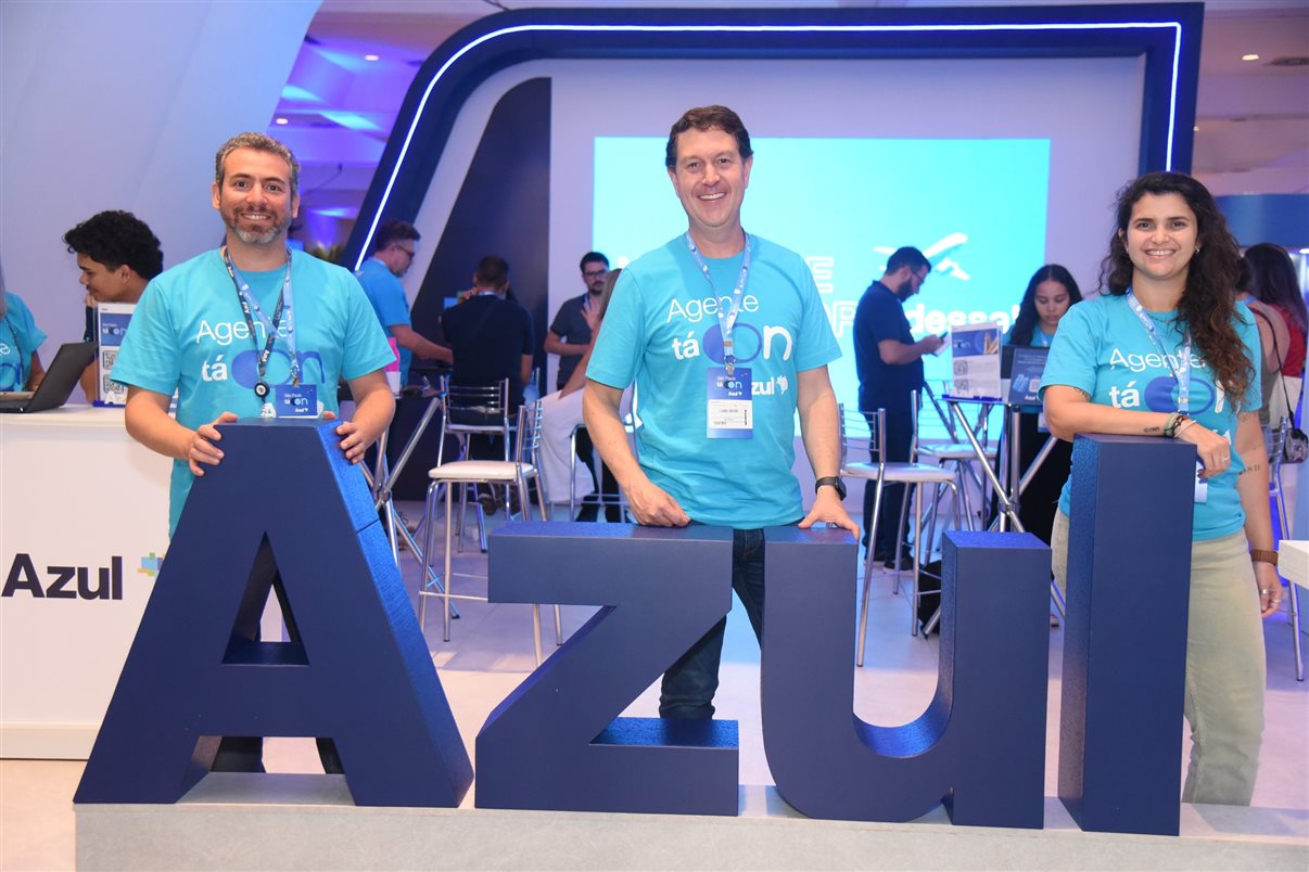 Ricardo Bezerra, Daniel Bicudo e Giulliana Mesquita, da Azul Viagens