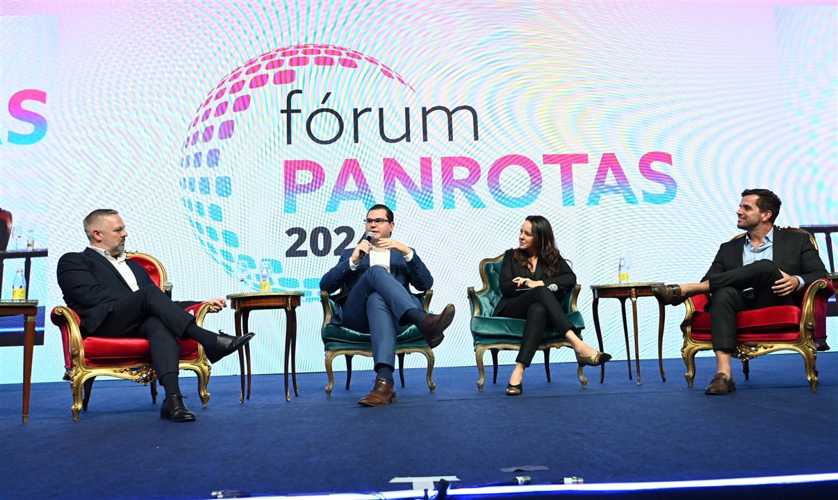 Simon Mayle (ILTM Latin America), Maurice Padovani (Primetour), Fernanda Fehring (FFTravels) e Bruno Vilaça (Superviagem) participaram do debate